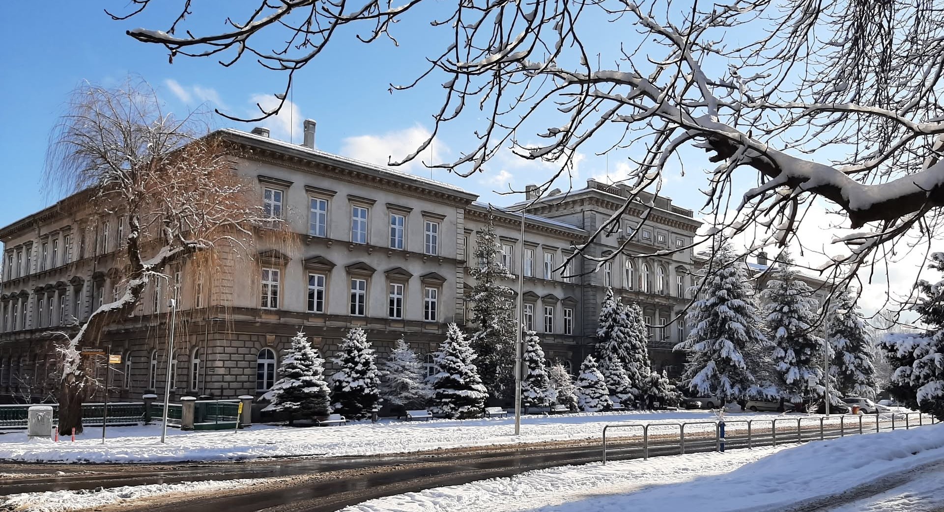 KSIĄŻKA O HISTORII SZKÓŁ OD 1874 r.